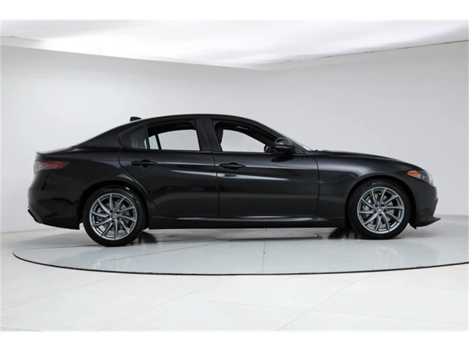 2026 Alfa Romeo Giulia - Image 6 of 23