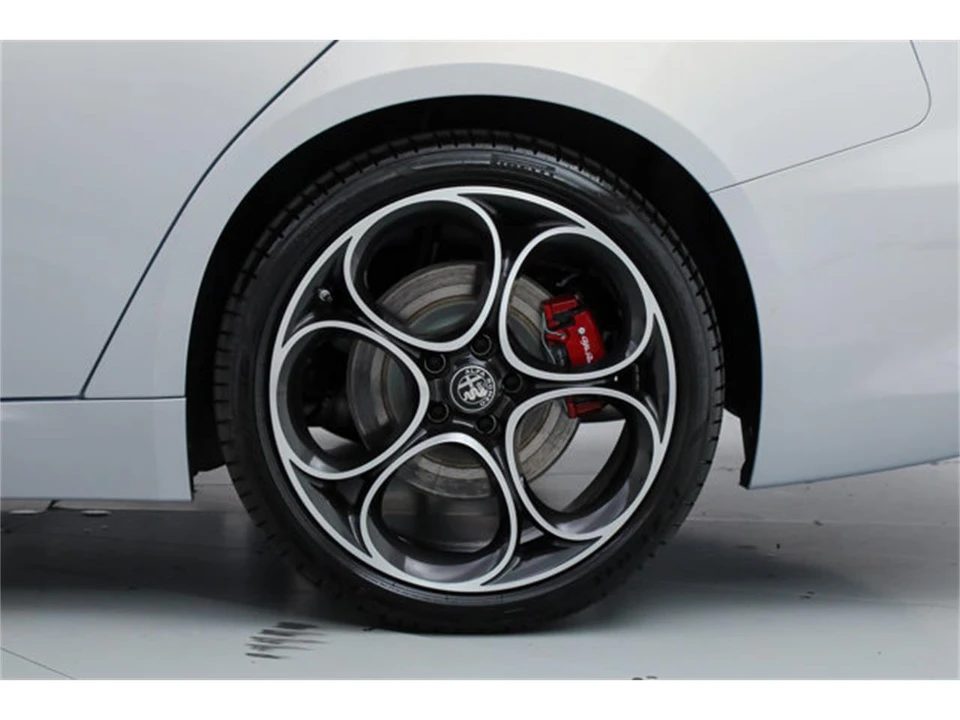 2026 Alfa Romeo Giulia - Image 19 of 21