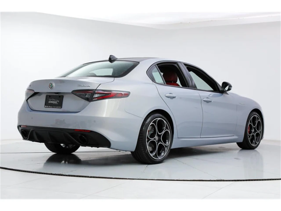 2026 Alfa Romeo Giulia - Image 4 of 21