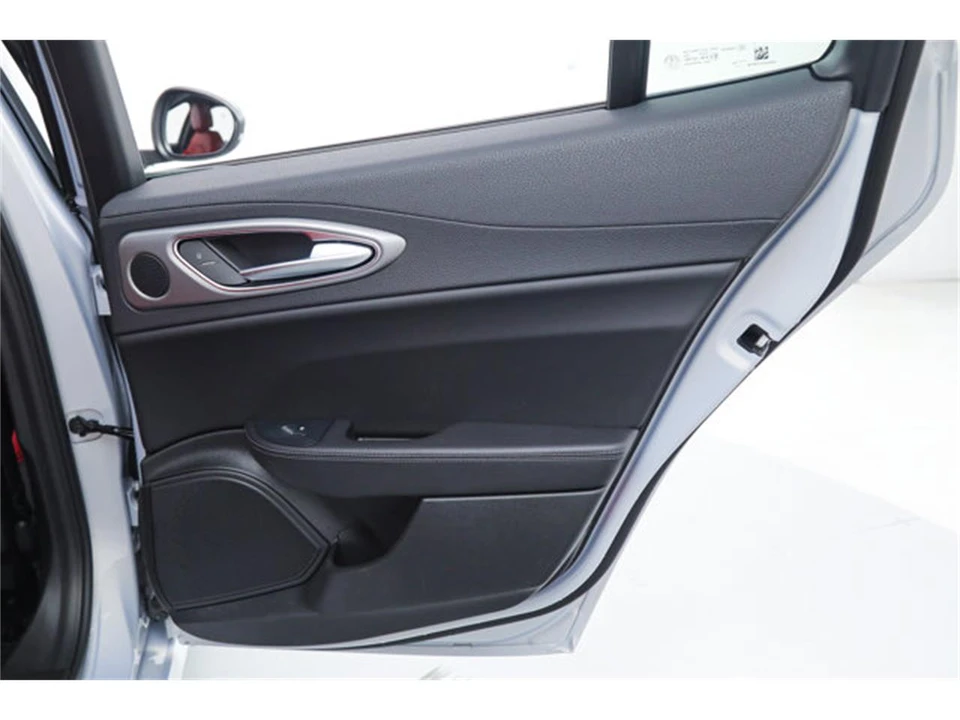 2026 Alfa Romeo Giulia - Image 12 of 21