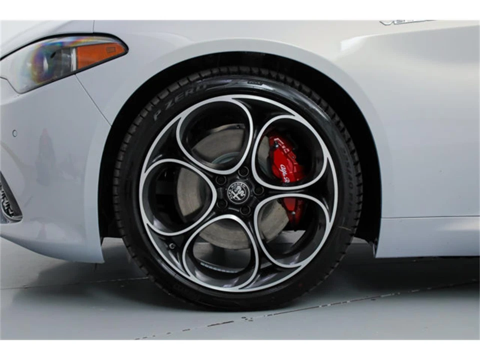 2026 Alfa Romeo Giulia - Image 18 of 21