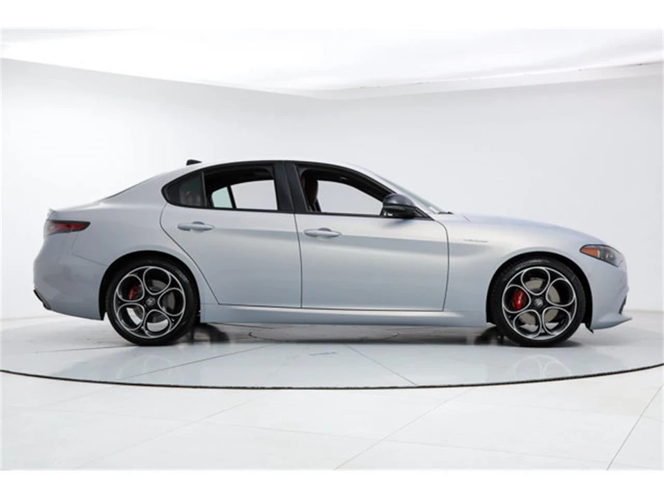 2026 Alfa Romeo Giulia - Image 5 of 21