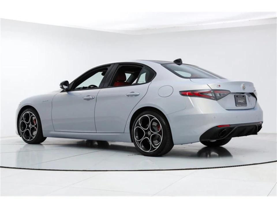 2026 Alfa Romeo Giulia - Image 2 of 21