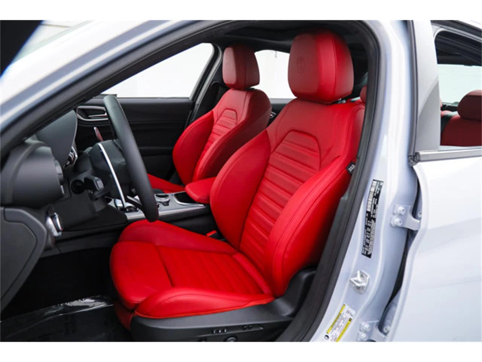 2026 Alfa Romeo Giulia - Image 16 of 21