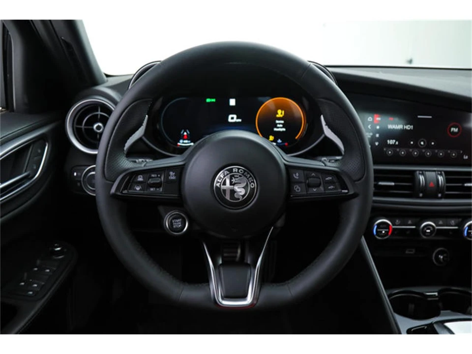 2026 Alfa Romeo Giulia - Image 17 of 21