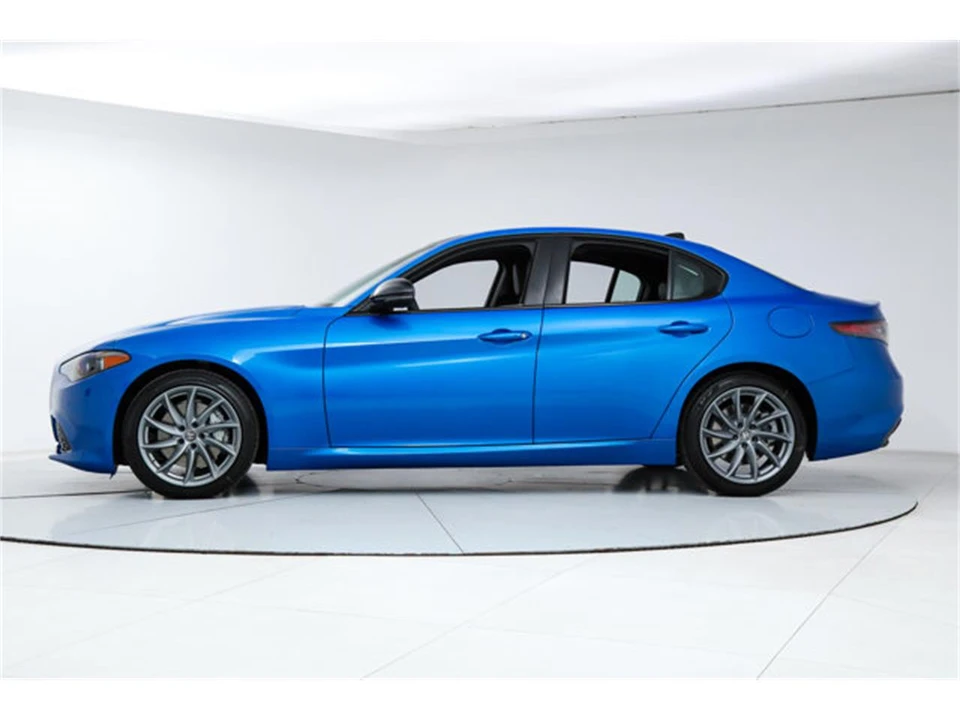 2026 Alfa Romeo Giulia - Image 2 of 24