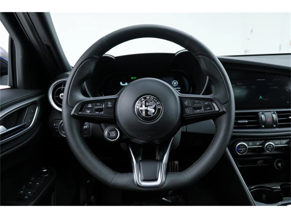 2026 Alfa Romeo Giulia - Image 18 of 24
