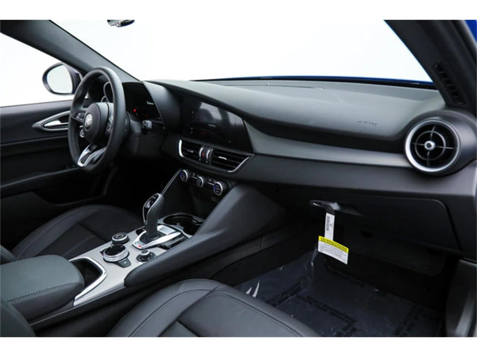 2026 Alfa Romeo Giulia - Image 12 of 24