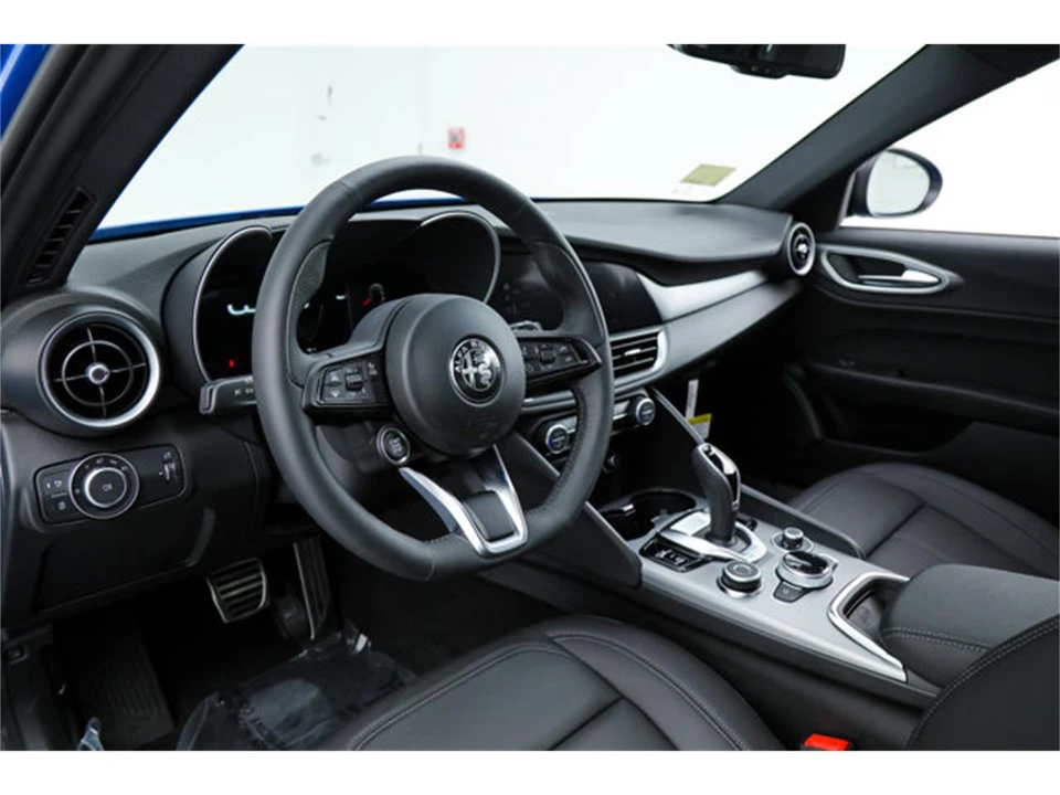 2026 Alfa Romeo Giulia - Image 17 of 24