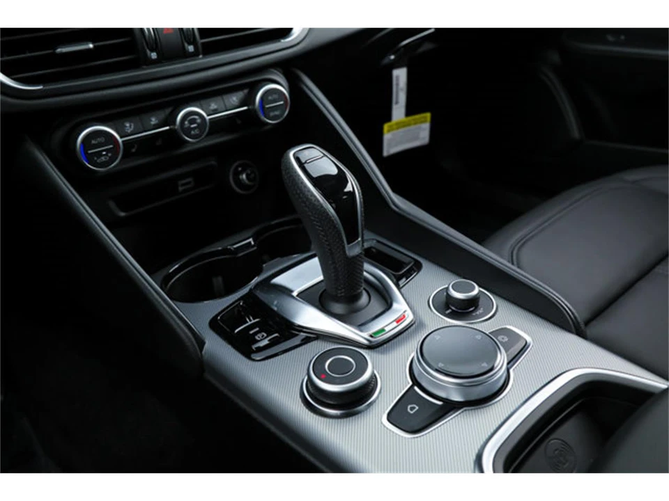 2026 Alfa Romeo Giulia - Image 22 of 24