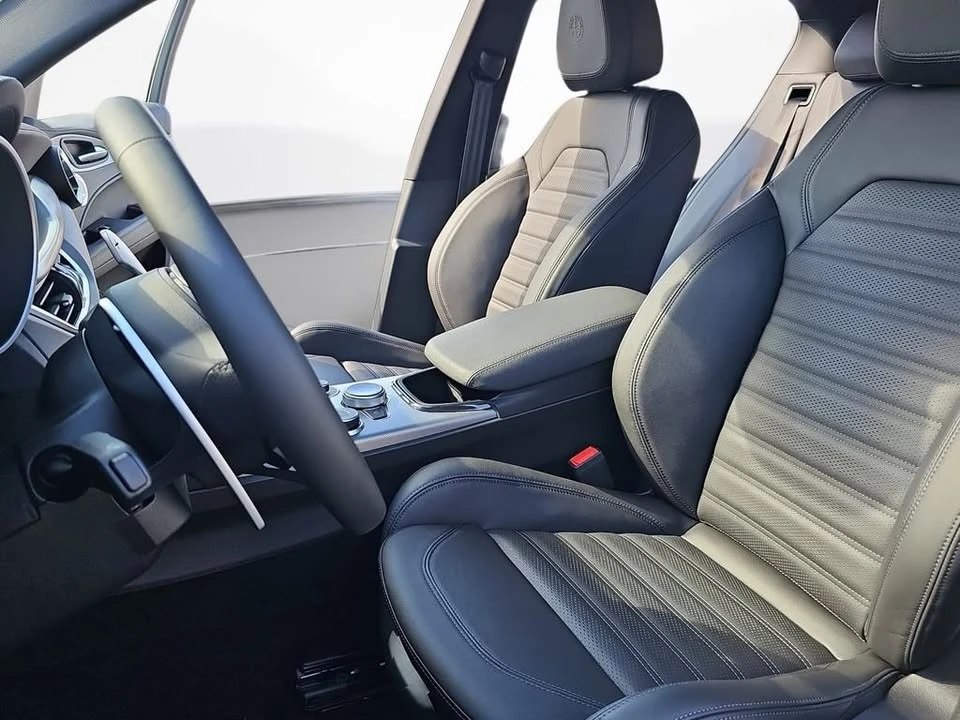 2026 Alfa Romeo Stelvio - Image 16 of 20