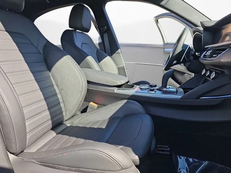 2026 Alfa Romeo Stelvio - Image 10 of 20