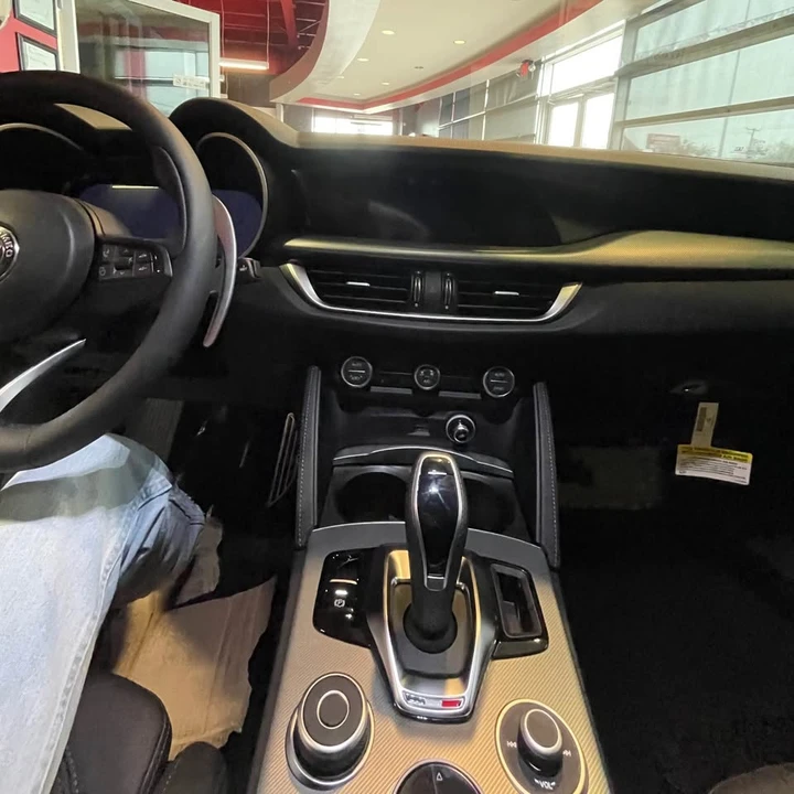 2026 Alfa Romeo Stelvio - Image 9 of 10