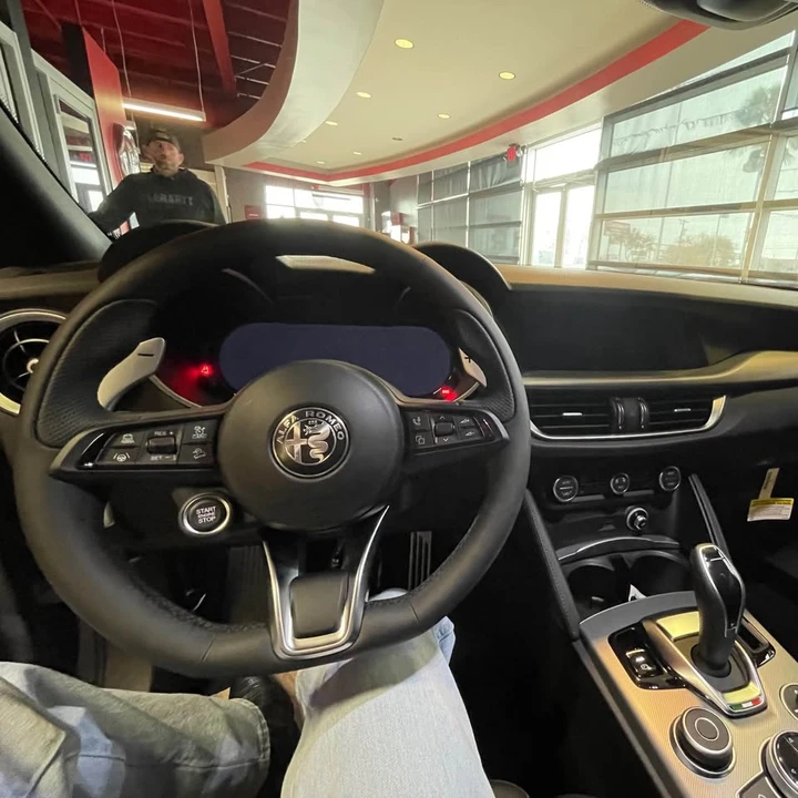 2026 Alfa Romeo Stelvio - Image 8 of 10
