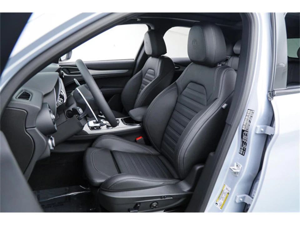 2026 Alfa Romeo Stelvio - Image 17 of 21