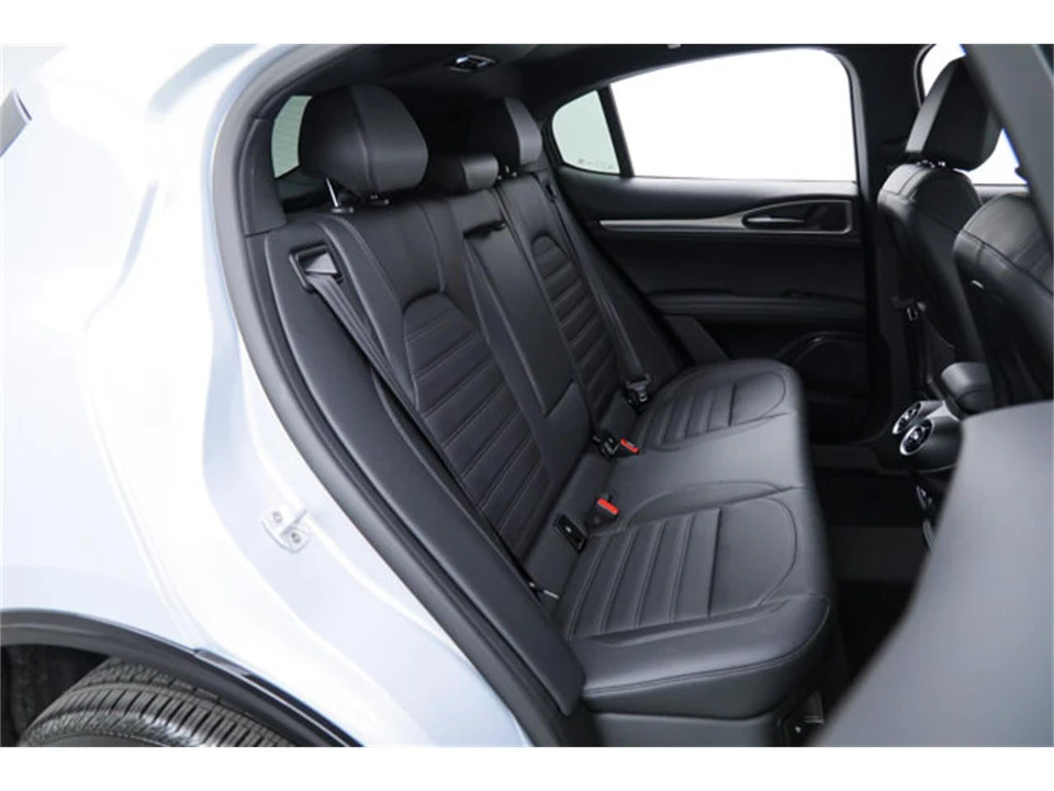 2026 Alfa Romeo Stelvio - Image 14 of 21
