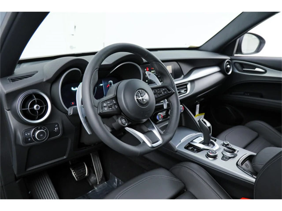 2026 Alfa Romeo Stelvio - Image 16 of 21