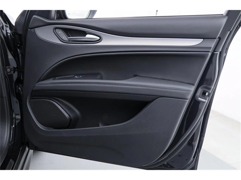 2026 Alfa Romeo Stelvio - Image 10 of 21