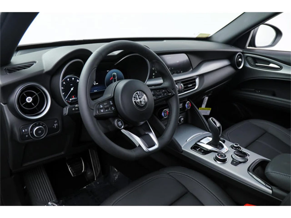 2026 Alfa Romeo Stelvio - Image 17 of 21