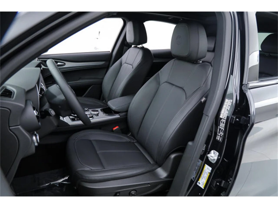 2026 Alfa Romeo Stelvio - Image 16 of 21