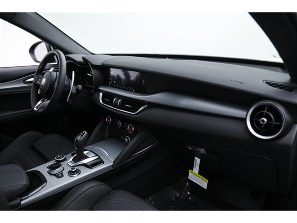 2026 Alfa Romeo Stelvio - Image 10 of 21