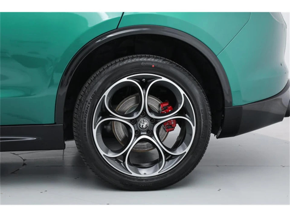 2026 Alfa Romeo Stelvio - Image 19 of 21
