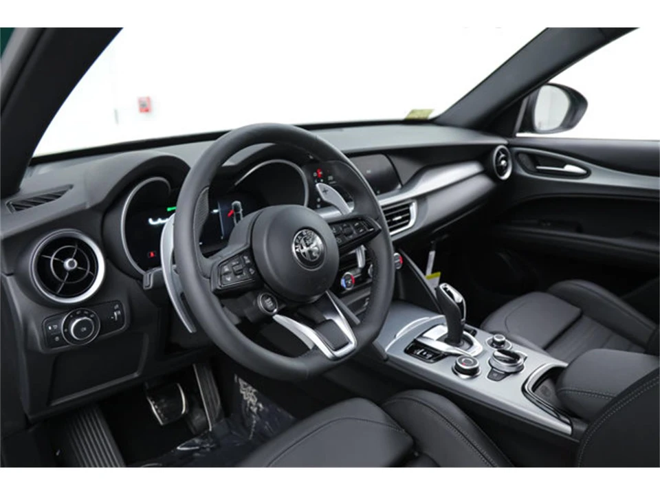 2026 Alfa Romeo Stelvio - Image 14 of 21