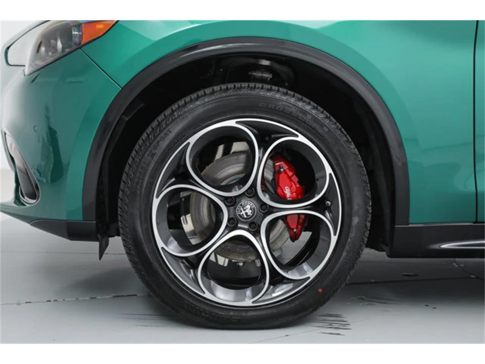 2026 Alfa Romeo Stelvio - Image 17 of 21