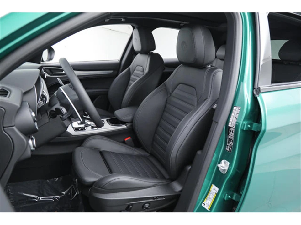 2026 Alfa Romeo Stelvio - Image 15 of 21