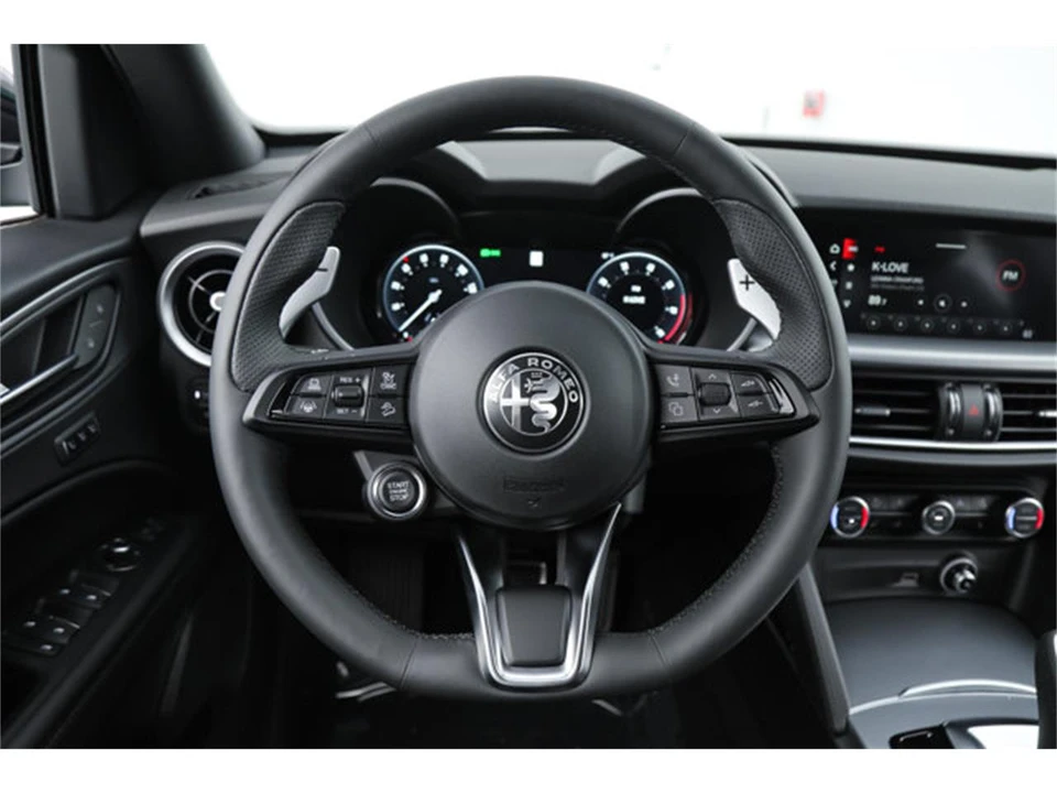 2026 Alfa Romeo Stelvio - Image 16 of 21