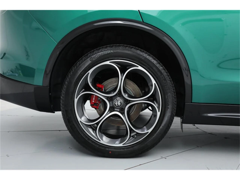 2026 Alfa Romeo Stelvio - Image 18 of 21
