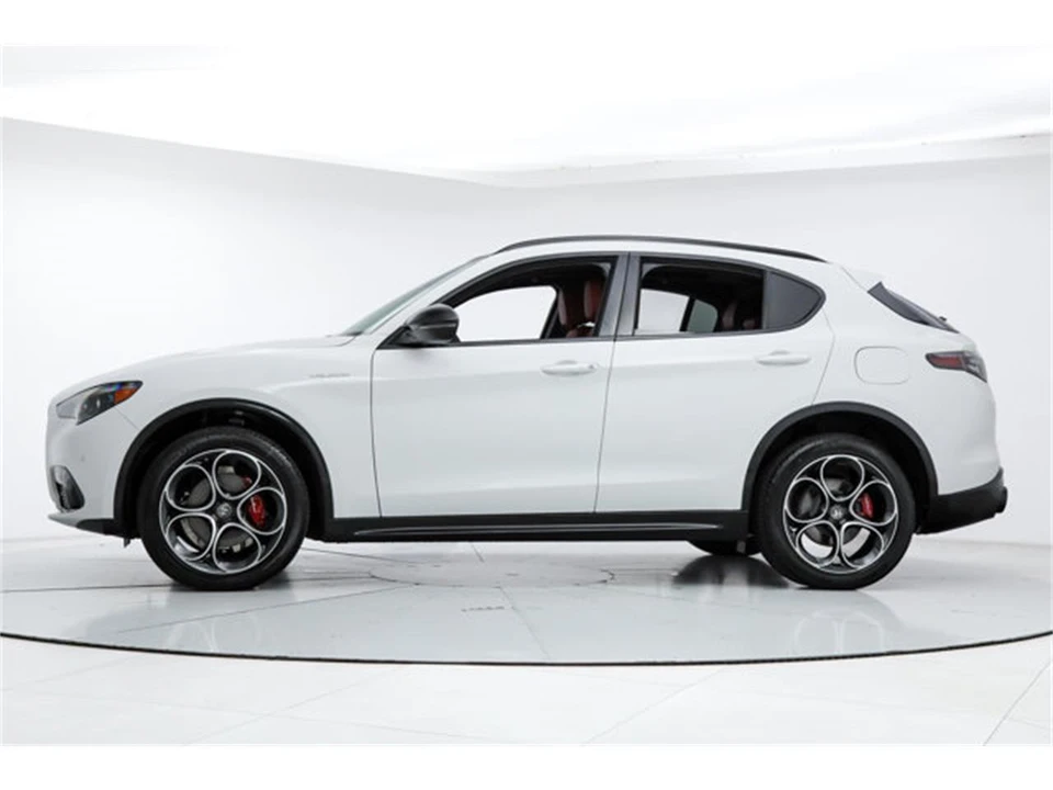 2026 Alfa Romeo Stelvio - Image 2 of 20