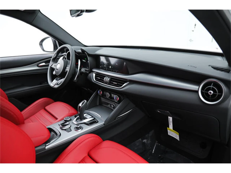 2026 Alfa Romeo Stelvio - Image 11 of 20