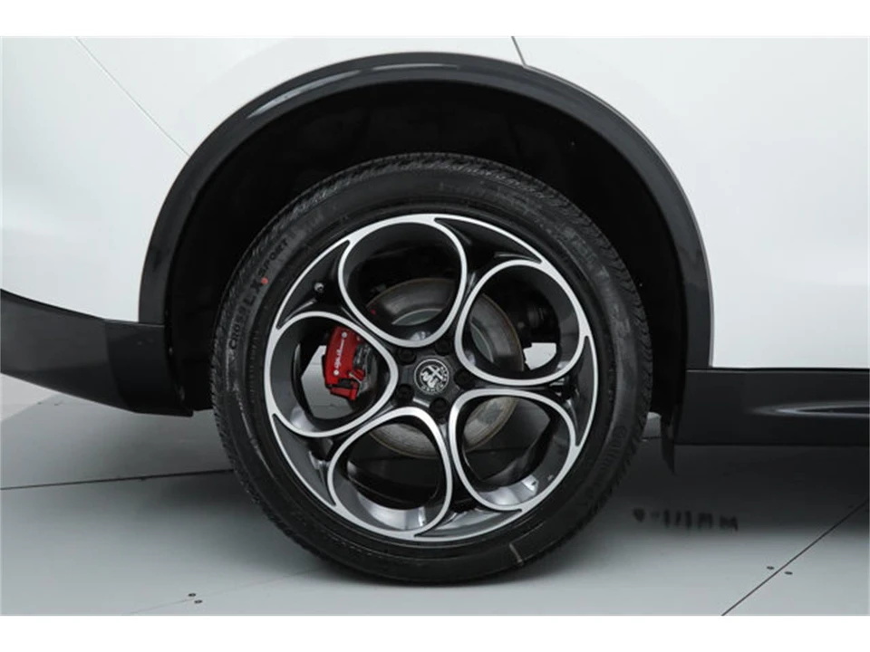 2026 Alfa Romeo Stelvio - Image 18 of 20