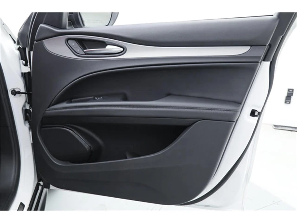 2026 Alfa Romeo Stelvio - Image 9 of 20