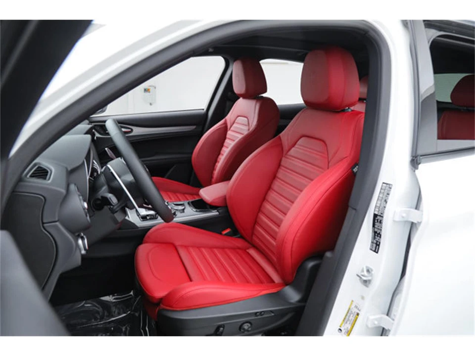 2026 Alfa Romeo Stelvio - Image 15 of 20