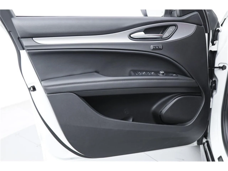 2026 Alfa Romeo Stelvio - Image 14 of 20