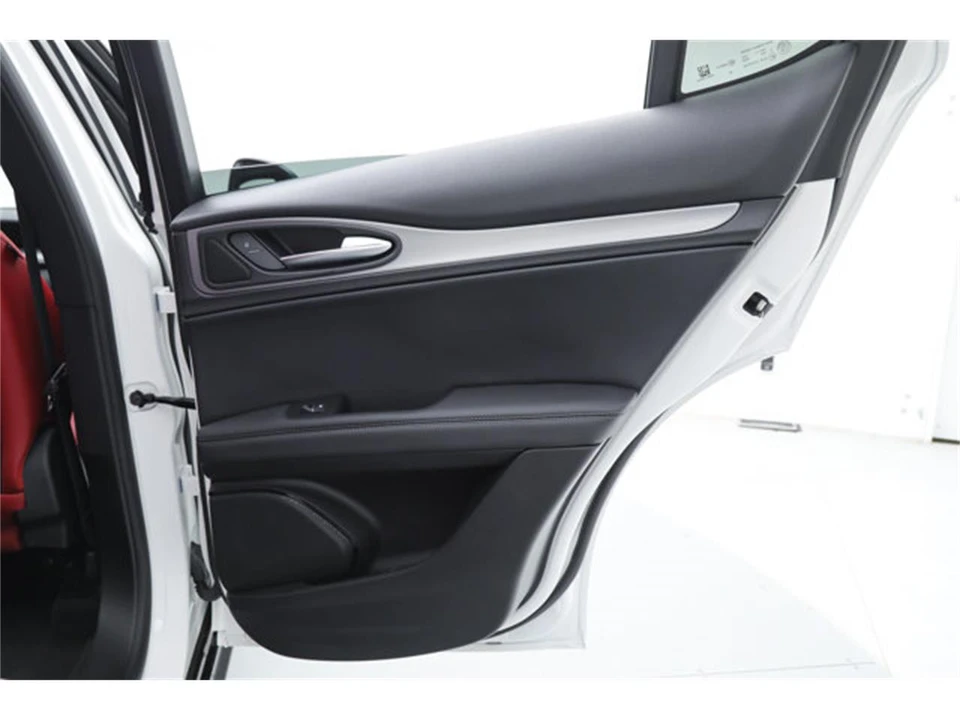 2026 Alfa Romeo Stelvio - Image 12 of 20