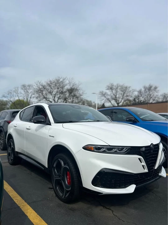 2026 Alfa Romeo Tonale - Image 2 of 15
