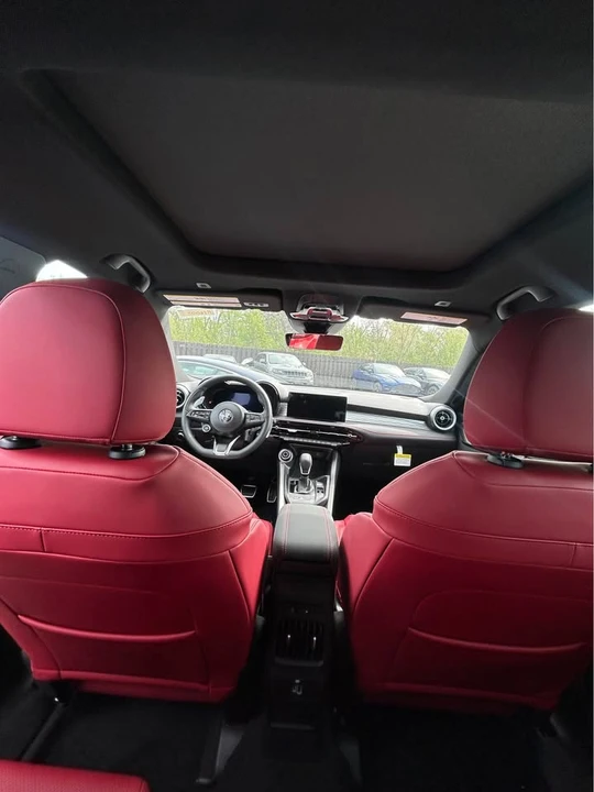 2026 Alfa Romeo Tonale - Image 14 of 15