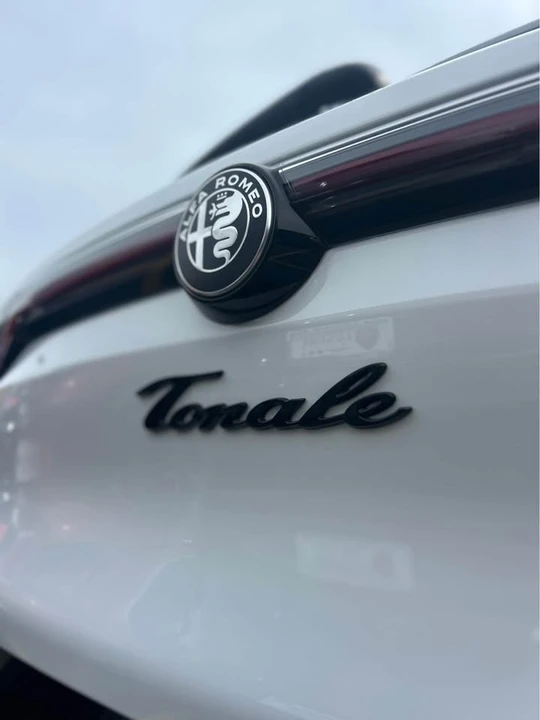 2026 Alfa Romeo Tonale - Image 6 of 15