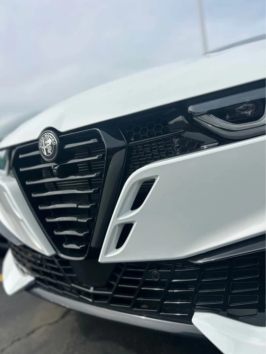2026 Alfa Romeo Tonale - Image 9 of 15