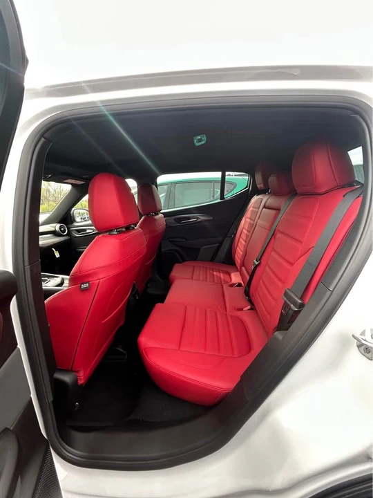 2026 Alfa Romeo Tonale - Image 13 of 15