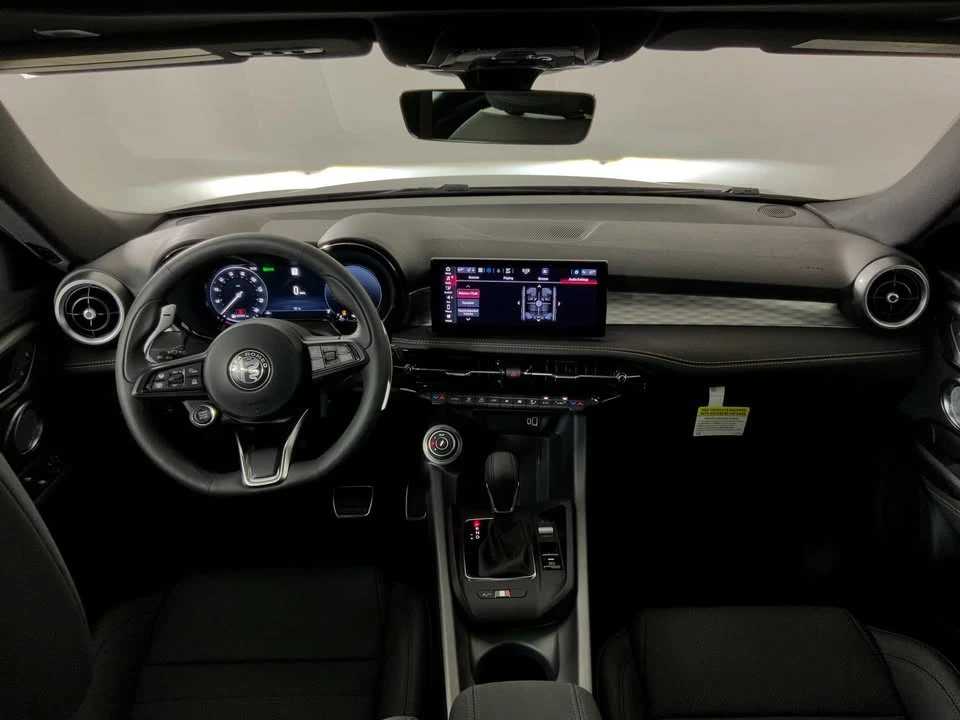 2026 Alfa Romeo Tonale - Image 12 of 17