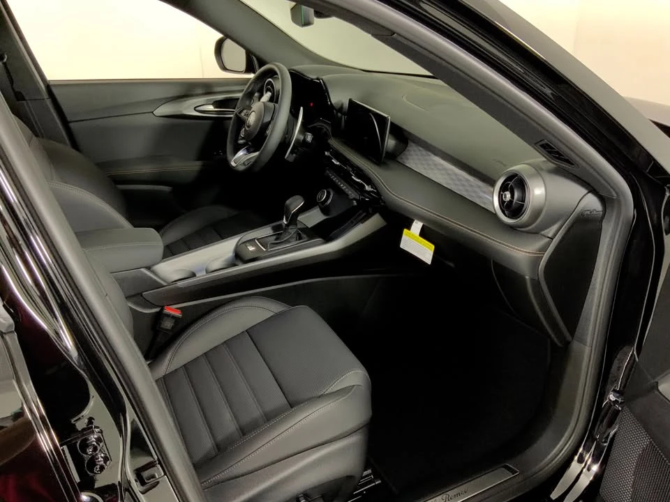2026 Alfa Romeo Tonale - Image 10 of 17