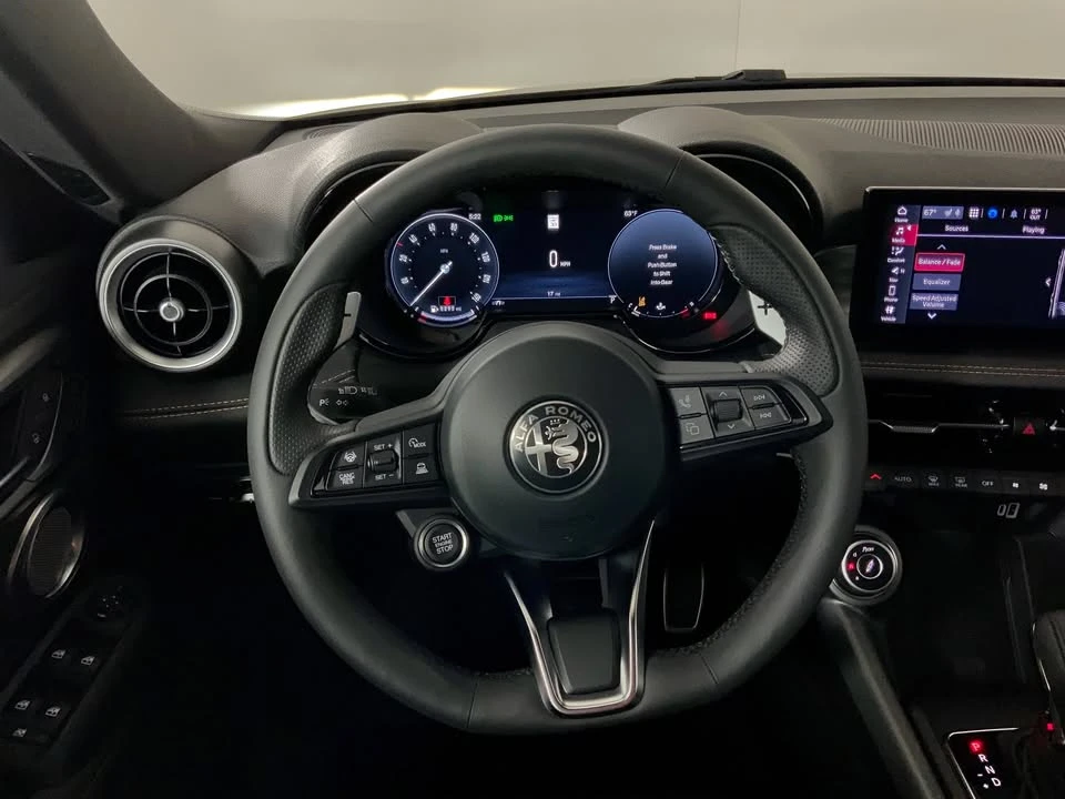 2026 Alfa Romeo Tonale - Image 13 of 17
