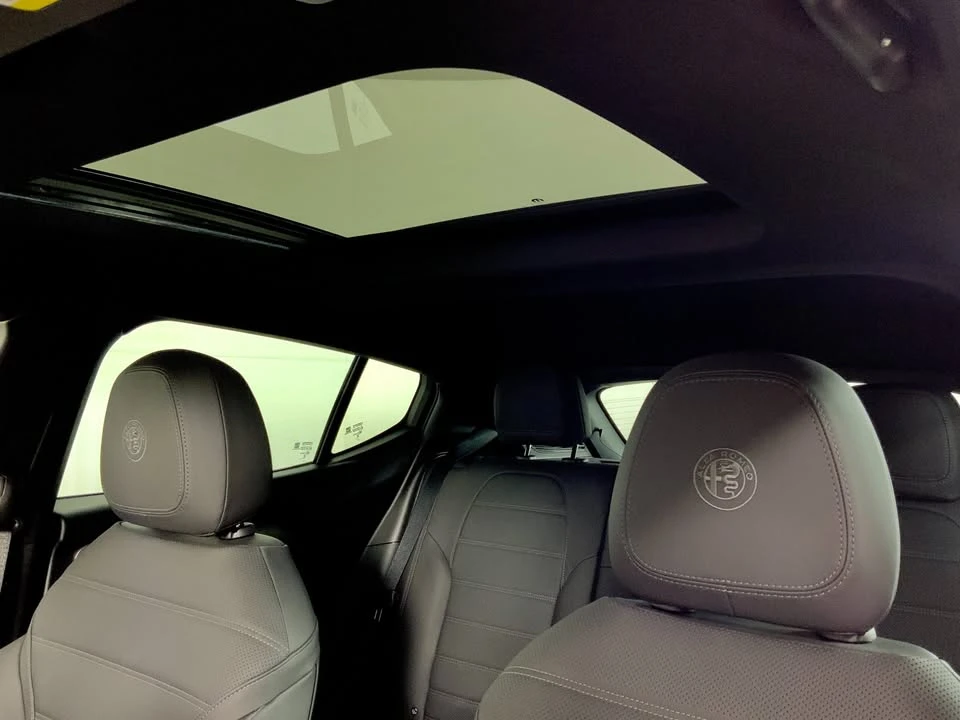 2026 Alfa Romeo Tonale - Image 16 of 17