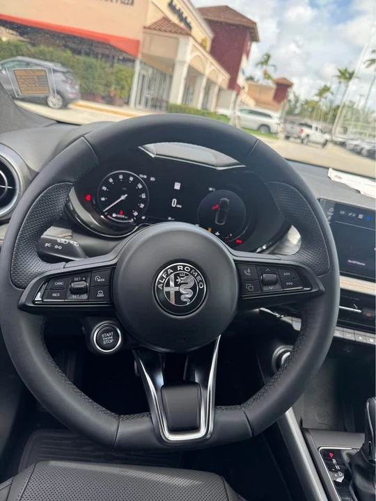 2026 Alfa Romeo Tonale - Image 7 of 11