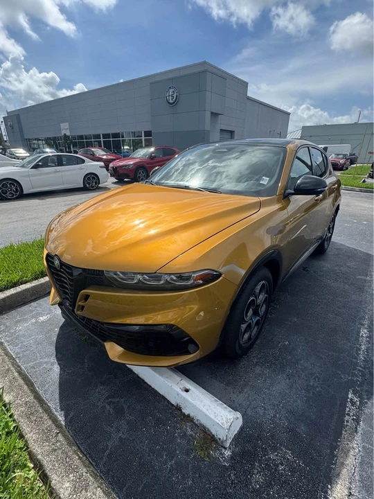 2026 Alfa Romeo Tonale - Image 2 of 11