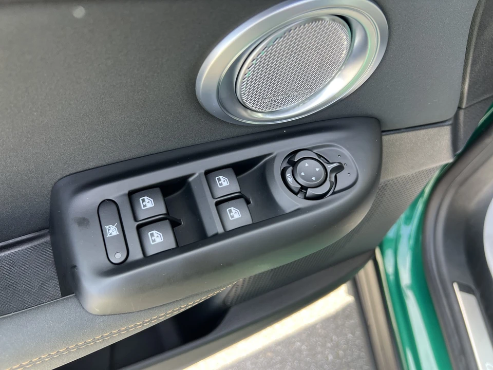 2026 Alfa Romeo Tonale - Image 14 of 31